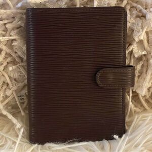 LOUIS VUITTON EPI AGENDA PM IN BROWN/SILVER-CAN CARRY PASSPORT